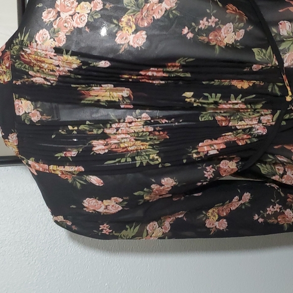 AMERICAN RAG CIE Black Floral Pintuck Split Neck Roll Tab Sleeve Blouse-EUC-Sz M - Picture 7 of 17